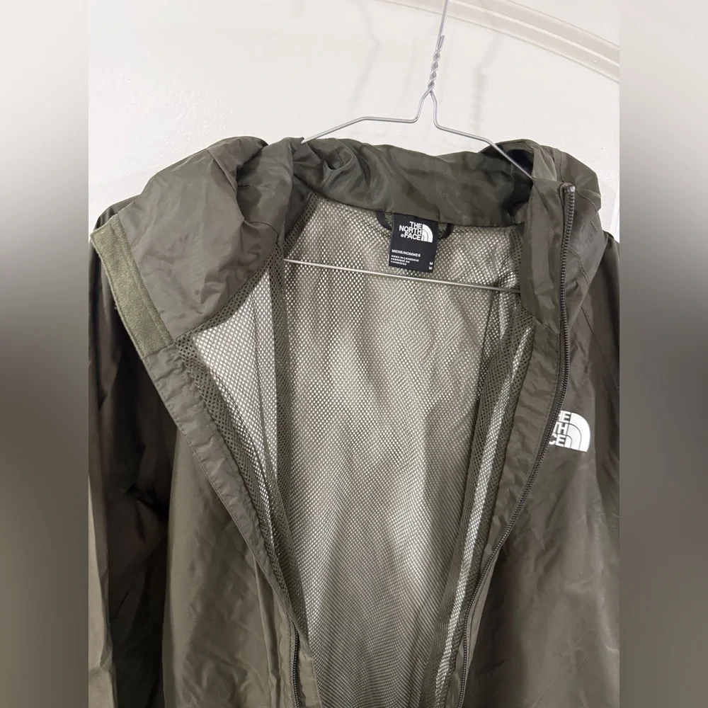 The North Face Men’s Medium Hooded Windbreaker Jacket Dark Green Lightweight Zip
